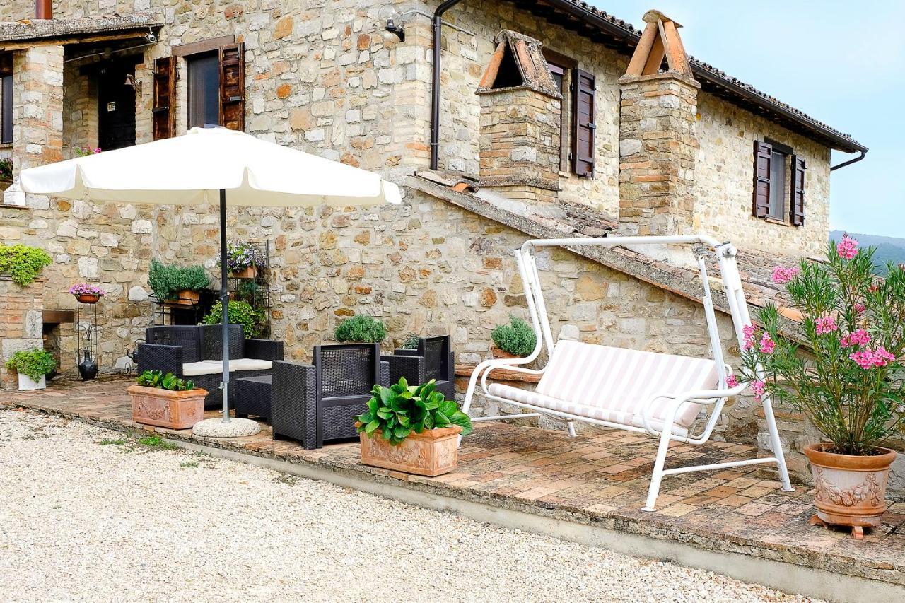 Casale Le Orme Bed & Breakfast Todi Exterior photo